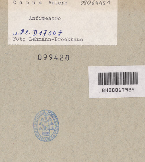 Rückseite von Bibliotheca Hertziana [https://www.deutsche-digitale-bibliothek.de/content/lizenzen/rv-fz/] Anfiteatro Campano - Äußeres, Teilansicht, bh099420_recto. Foto: Lehmann-Brockhaus, Otto.