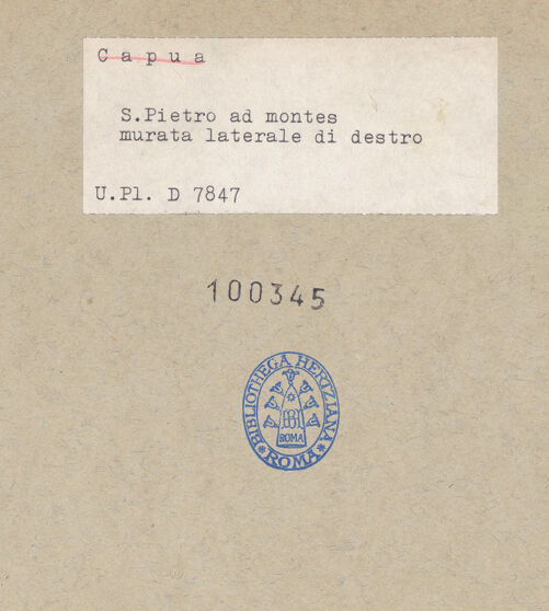 Rückseite von Bibliotheca Hertziana [https://www.deutsche-digitale-bibliothek.de/content/lizenzen/rv-fz/] San Pietro ad Montes - Südseitenschiff von Westen, bh100345_recto. Foto.