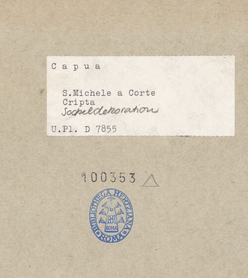 Rückseite von Bibliotheca Hertziana [https://www.deutsche-digitale-bibliothek.de/content/lizenzen/rv-fz/] Dekoration - Westwand, Detail: Sockelzone, bh100353_recto. Foto.