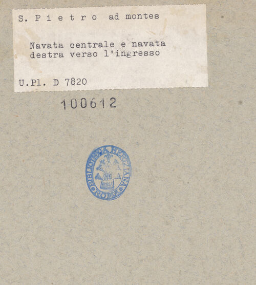 Rückseite von Bibliotheca Hertziana [https://www.deutsche-digitale-bibliothek.de/content/lizenzen/rv-fz/] San Pietro ad Montes - Mittelschiff, Südarkade von Nordosten, bh100612_recto. Foto.