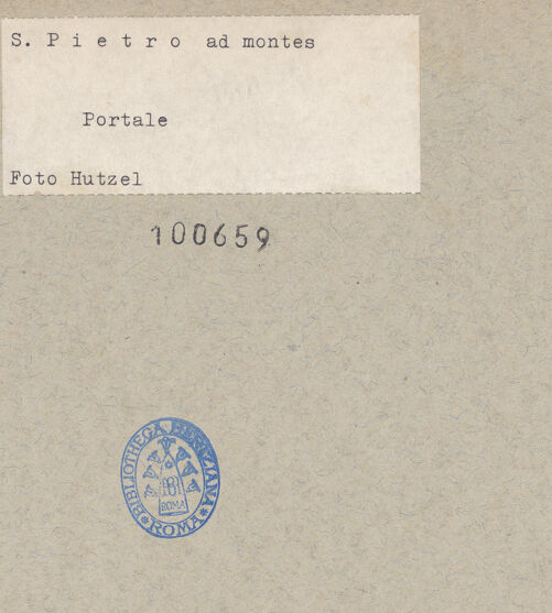 Rückseite von Hutzel, Max [https://www.deutsche-digitale-bibliothek.de/content/lizenzen/rv-ez/] Hauptportal - Teilansicht, bh100659_recto. Foto: Hutzel, Max.