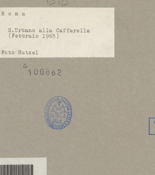 Rückseite von Hutzel, Max [https://www.deutsche-digitale-bibliothek.de/content/lizenzen/rv-ez/] Sant'Urbano alla Caffarella - Ostseite (Fassade), Zustand während der Nutzung als Wohnbau, bh100862_recto. Foto.