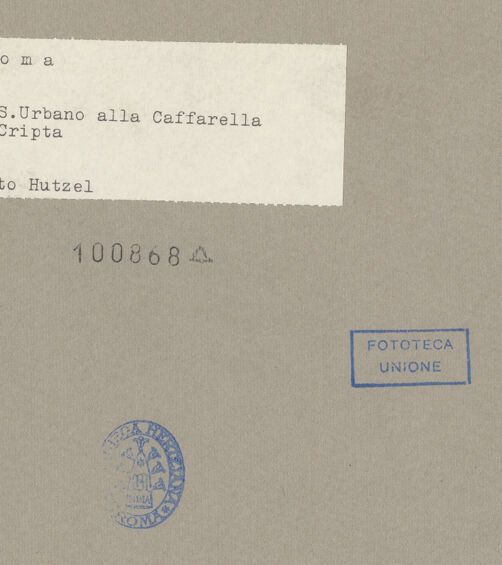 Rückseite von Hutzel, Max [https://www.deutsche-digitale-bibliothek.de/content/lizenzen/rv-fz/] Sant'Urbano alla Caffarella - Altar (Ausschnitt) mit Nische, bh100868_recto. Foto.