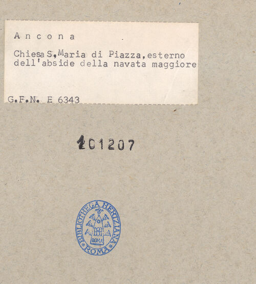 Rückseite von ICCD [https://www.deutsche-digitale-bibliothek.de/content/lizenzen/rv-ez/] Santa Maria della Piazza - Apsis der Santa Maria della Piazza?, bh101207_recto. Foto.