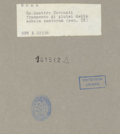 Rückseite von ICCD [https://www.deutsche-digitale-bibliothek.de/content/lizenzen/rv-ez/] Sammlung aus Flachreliefs und Fragmenten der ehemaligen Ausstattung - Fragment mit Kreuzen in achtstrahligen Sternen, bh101512_recto. Foto.