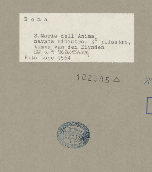 Rückseite von Luce [https://www.deutsche-digitale-bibliothek.de/content/lizenzen/rv-ez/] Grabmal für Ferdinand van den Eynde - Gesamtansicht, von rechts, bh102385_recto. Foto.