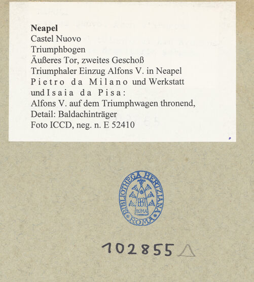 Rückseite von ICCD [https://www.deutsche-digitale-bibliothek.de/content/lizenzen/rv-ez/] Triumphbogen Alfonsos VTriumphaler Einzug Alfons V. in NeapelAlfons V. auf dem Triumphwagen thronend - Baldachinträger, Detail: Kopf, bh102855_recto. Foto.