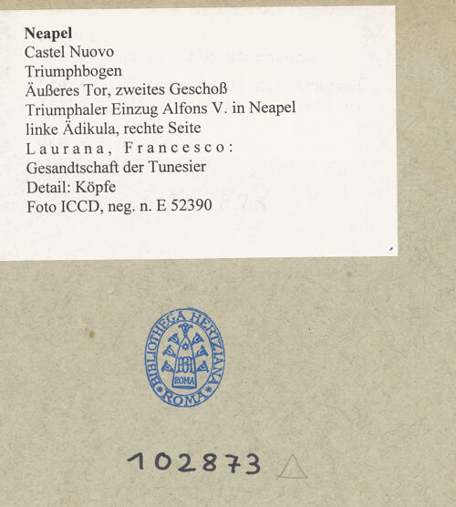 Rückseite von ICCD [https://www.deutsche-digitale-bibliothek.de/content/lizenzen/rv-ez/] Triumphbogen Alfonsos VTriumphaler Einzug Alfons V. in NeapelGesandtschaft der Tunesier - Detail: Köpfe, bh102873_recto. Foto.