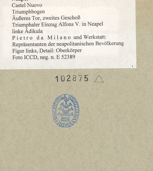 Rückseite von ICCD [https://www.deutsche-digitale-bibliothek.de/content/lizenzen/rv-ez/] Triumphbogen Alfonsos VTriumphaler Einzug Alfons V. in NeapelRepräsentanten der neapolitanischen Bevölkerung - Figur links, Detail: Oberkörper, bh102875_recto. Foto.