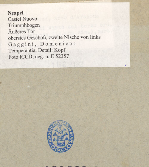 Rückseite von ICCD [https://www.deutsche-digitale-bibliothek.de/content/lizenzen/rv-ez/] Triumphbogen Alfonsos VTemperantia - Detail: Kopf von links, bh102902_recto. Foto.