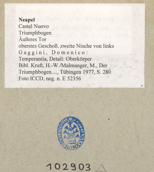 Rückseite von ICCD [https://www.deutsche-digitale-bibliothek.de/content/lizenzen/rv-ez/] Triumphbogen Alfonsos VTemperantia - Detail: Oberkörper von rechts, bh102903_recto. Foto.