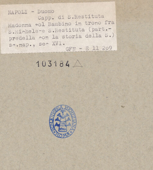 Rückseite von ICCD [https://www.deutsche-digitale-bibliothek.de/content/lizenzen/rv-ez/] Madonna mit der heiligen Restituta und dem Erzengel Michael - Detail: Predella, linke Seite, bh103184_recto. Foto.