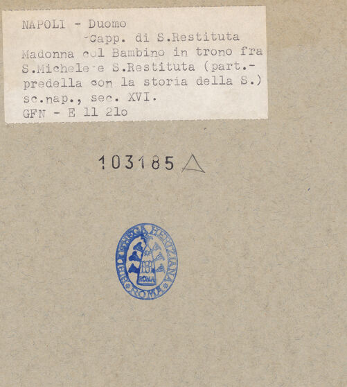 Rückseite von ICCD [https://www.deutsche-digitale-bibliothek.de/content/lizenzen/rv-ez/] Madonna mit der heiligen Restituta und dem Erzengel Michael - Detail: Predella, rechte Seite, bh103185_recto. Foto.