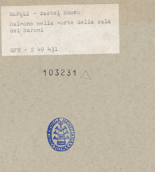 Rückseite von ICCD [https://www.deutsche-digitale-bibliothek.de/content/lizenzen/rv-ez/] Castel Nuovo - Balkon (des Sala dei Baroni), bh103231_recto. Foto.