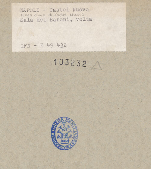 Rückseite von ICCD [https://www.deutsche-digitale-bibliothek.de/content/lizenzen/rv-ez/] Castel NuovoSala dei Baroni - Gewölbe, bh103232_recto. Foto.