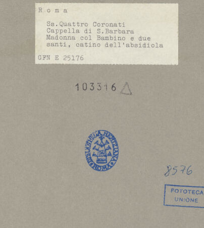 Rückseite von ICCD [https://www.deutsche-digitale-bibliothek.de/content/lizenzen/rv-ez/] Santi Quattro CoronatiInneresCappella di Santa Barbara - Apsisfresko: Madonna in der Mandorla, bh103316_recto. Foto.