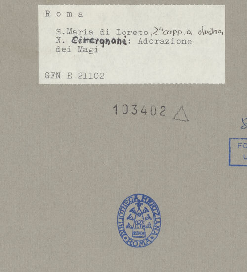 Rückseite von ICCD [https://www.deutsche-digitale-bibliothek.de/content/lizenzen/rv-ez/] KapellenausstattungAnbetung der Könige - Gesamtansicht, bh103402_recto. Foto.