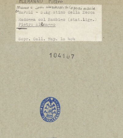 Rückseite von Sopr. BAS NA [https://www.deutsche-digitale-bibliothek.de/content/lizenzen/rv-ez/] Madonna - Frontalansicht, bh104107_recto. Foto.