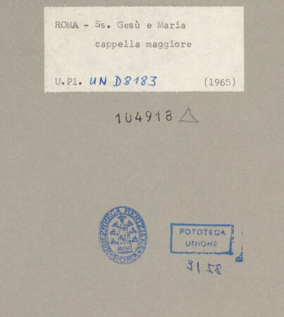 Rückseite von Bibliotheca Hertziana [https://www.deutsche-digitale-bibliothek.de/content/lizenzen/rv-ez/] Santi Nomi di Gesù e MariaCappella Maggiore - Blick aus dem Langhaus, bh104918_recto. Foto: Hutzel?, Max.