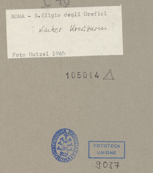 Rückseite von Getty Research Institute? [https://www.deutsche-digitale-bibliothek.de/content/lizenzen/rv-fz/] Gedenktafel für Bernardino Passeri - Linker Kreuzarm, Ausschnitt mit Gedenktafel, bh105014_recto. Foto: Hutzel, Max.