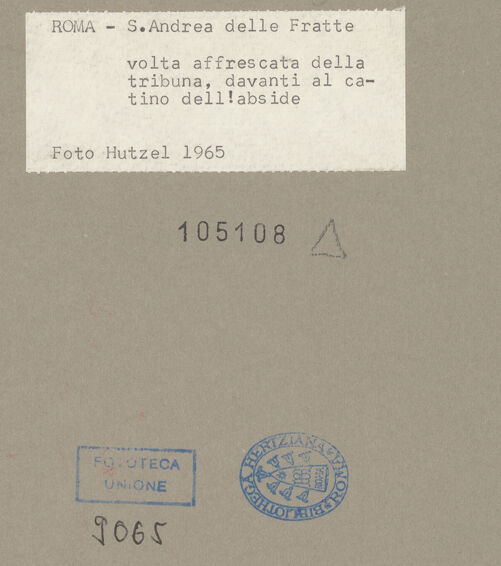 Rückseite von Hutzel, Max [https://www.deutsche-digitale-bibliothek.de/content/lizenzen/rv-ez/] Kreuztragende Putten, Rahmen gestützt von Engeln - Gesamtansicht, bh105108_recto. Foto: Hutzel, Max.