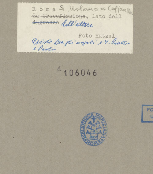 Rückseite von Hutzel, Max [https://rightsstatements.org/page/CNE/1.0/] Szenen aus dem Leben und der Passion Christi, verschiedene Märtyrer und Szenen aus der Vita der Heiligen Urban und CaeciliaSegnender Christus, flankiert von zwei Engeln, Petrus und Paulus - Gesamtansicht, bh106046_recto. Foto: Hutzel, Max.