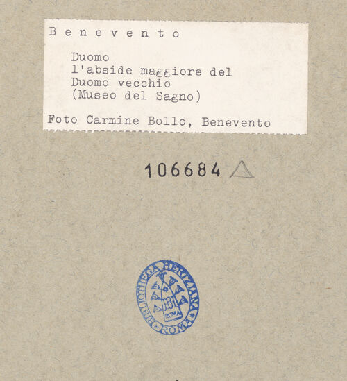 Rückseite von Bollo, Carmine [https://www.deutsche-digitale-bibliothek.de/content/lizenzen/rv-ez/] Santa Maria de Episcopio - Frontalansicht, bh106684_recto. Foto.