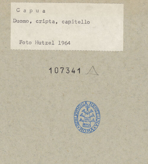 Rückseite von Hutzel, Max [https://www.deutsche-digitale-bibliothek.de/content/lizenzen/rv-ez/] Kapitell mit Jäger und Adler - , bh107341_recto. Foto.