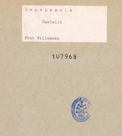 Rückseite von Willemsen, Carl Arnold [https://www.deutsche-digitale-bibliothek.de/content/lizenzen/rv-fz/] Konsolen mit einem männlichen Satyrkopf und mit einem weiblichen Kopf - Konsole mit männlichem Kopf, bh107968_recto. Foto: Willemsen, Carl Arnold.