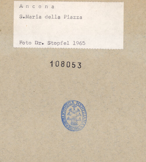 Rückseite von Stopfel [https://www.deutsche-digitale-bibliothek.de/content/lizenzen/rv-ez/] Santa Maria della Piazza - Südquerhausarm, Teilansicht, bh108053_recto. Foto.