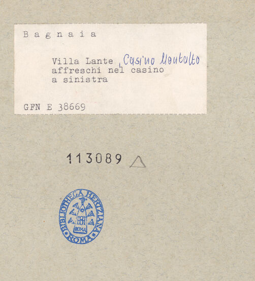 Rückseite von ICCD [https://www.deutsche-digitale-bibliothek.de/content/lizenzen/rv-ez/] Illusionistische Architekturen, Marinelandschaften und allegorische FigurenGroteskendekoration und illustionistische Volierenkuppeln - Detail: Volierenkuppel mit einem achteckigen Tambour, bh113089_recto. Foto.