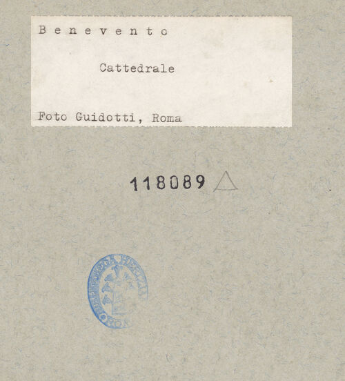 Rückseite von Guidotti [https://www.deutsche-digitale-bibliothek.de/content/lizenzen/rv-ez/] Inschrift - Gesamtansicht, bh118089_recto. Foto: Guidotti.