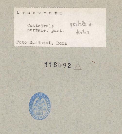 Rückseite von Guidotti [https://www.deutsche-digitale-bibliothek.de/content/lizenzen/rv-ez/] Rechtes Portal - Linker Pfosten, Detail, bh118092_recto. Foto: Guidotti.