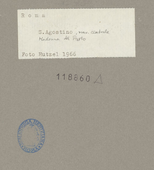 Rückseite von Hutzel, Max [https://www.deutsche-digitale-bibliothek.de/content/lizenzen/rv-ez/] Madonna del Parto - Ansicht von rechts, bh118860_recto. Foto: Hutzel, Max.