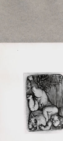 Rückseite von British Museum [https://www.deutsche-digitale-bibliothek.de/content/lizenzen/rv-ez/] Kleinkind auf einem Totenkopf schlafend - , bh121100. Foto.