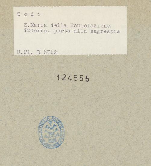 Rückseite von Bibliotheca Hertziana [https://www.deutsche-digitale-bibliothek.de/content/lizenzen/rv-fz/] Sakristeiportal - Gesamtansicht, bh124555_recto. Foto.