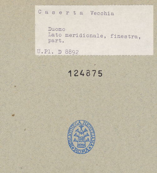 Rückseite von Bibliotheca Hertziana [https://www.deutsche-digitale-bibliothek.de/content/lizenzen/rv-fz/] DuomoSüdfassade - Südliches Seitenschiff, sechstes Fenster von Westen, bh124875_recto. Foto.