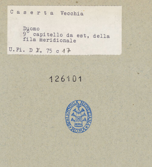 Rückseite von Bibliotheca Hertziana [https://www.deutsche-digitale-bibliothek.de/content/lizenzen/rv-fz/] Kapitelle der Südarkade und des SüdseitenschiffesKapitell 1 - Seitenansicht, bh126101_recto. Foto: Mörsch.