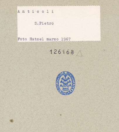 Rückseite von Getty Research Institute [https://www.deutsche-digitale-bibliothek.de/content/lizenzen/rv-ez/] San PietroCappella - Blick in die Kapelle in Richtung Altarwand, nach Süden, bh126168_recto. Foto: Hutzel, Max.