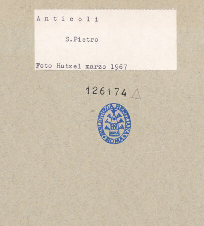 Rückseite von Getty Research Institute [https://www.deutsche-digitale-bibliothek.de/content/lizenzen/rv-ez/] San Pietro - Blick in Richtung Eingangswand, nach Westen, bh126174_recto. Foto: Hutzel, Max.