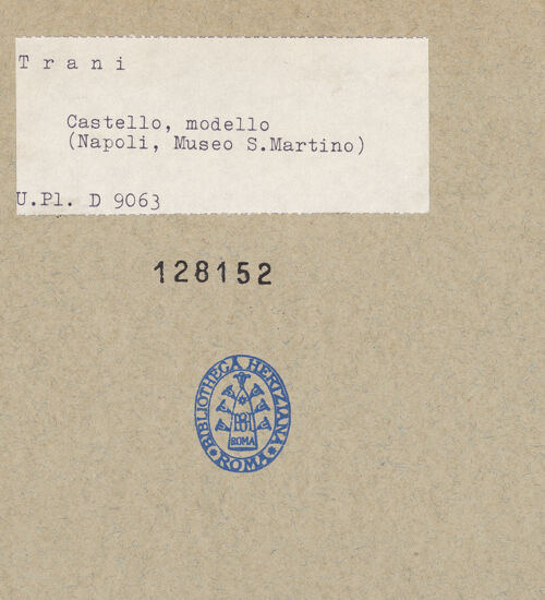 Rückseite von Bibliotheca Hertziana [https://www.deutsche-digitale-bibliothek.de/content/lizenzen/rv-fz/] Modell der Burg von Trani - Ansicht von oben, bh128152_recto. Foto.