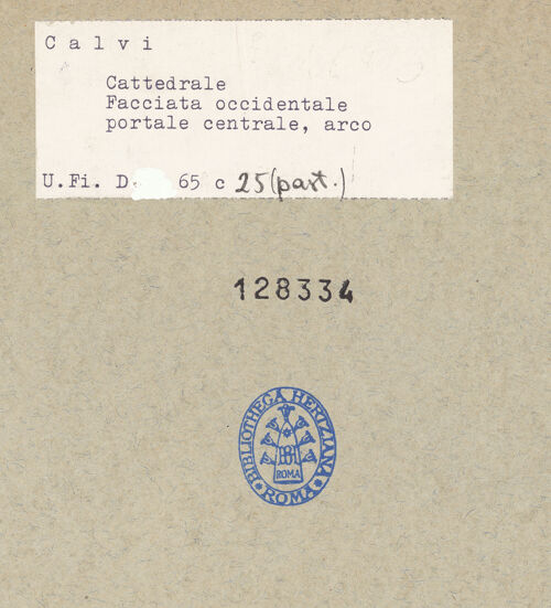 Rückseite von Bibliotheca Hertziana [https://www.deutsche-digitale-bibliothek.de/content/lizenzen/rv-fz/] Archivolte des Hauptportals - Gesamtansicht, bh128334_recto. Foto.