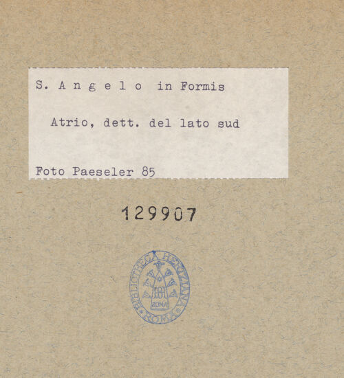 Rückseite von unbekannt [https://www.deutsche-digitale-bibliothek.de/content/lizenzen/rv-fz/] Sant'Angelo in FormisWestfassadePortikus - Kreuzgratgewölbe, nach Norden, bh129907_recto. Foto: Paeseler, Wilhelm.