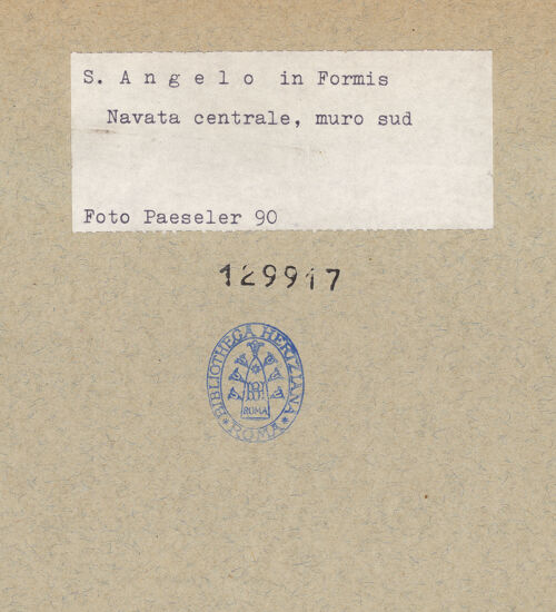 Rückseite von unbekannt [https://www.deutsche-digitale-bibliothek.de/content/lizenzen/rv-fz/] Sant'Angelo in FormisSüdfassade - Südlicher Obergaden, von Südwesten, bh129917_recto. Foto: Paeseler, Wilhelm.