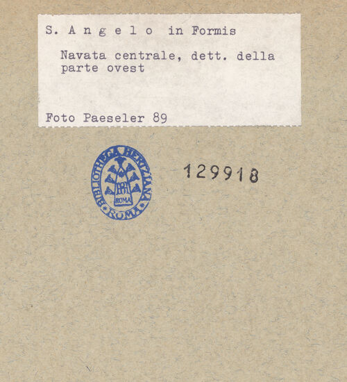 Rückseite von unbekannt [https://www.deutsche-digitale-bibliothek.de/content/lizenzen/rv-fz/] Sant'Angelo in FormisSüdfassade - Detail: westlicher Abschnitt des südlichen Obergadens, bh129918_recto. Foto: Paeseler, Wilhelm.