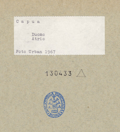 Rückseite von Urban [https://www.deutsche-digitale-bibliothek.de/content/lizenzen/rv-ez/] Duomo - Südöstliche Ecke (und Eingang), bh130433_recto. Foto: Urban, Thomas.