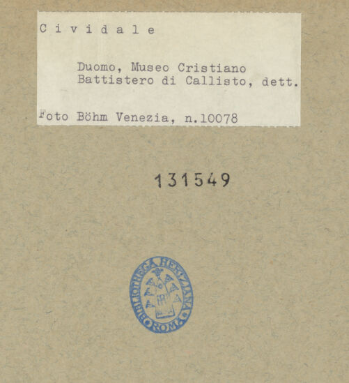 Rückseite von Böhm [https://www.deutsche-digitale-bibliothek.de/content/lizenzen/rv-ez/] Callixtus-Baptisterium (Battistero di Callisto)Bögen des Ziboriums mit Tieren, Rosetten und Blattwerk - Bogen 9 (Inschrift 1645), bh131549_recto. Foto: Böhm, Osvaldo.