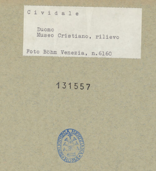 Rückseite von Böhm [https://www.deutsche-digitale-bibliothek.de/content/lizenzen/rv-ez/] Relief mit Arkade mit Amphoren, Weinstock, Adler und Chrismon - Gesamtansicht, bh131557_recto. Foto: Böhm, Osvaldo.