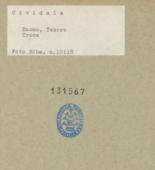 Rückseite von Böhm [https://www.deutsche-digitale-bibliothek.de/content/lizenzen/rv-ez/] Altarkreuz (Recto: der gekreuzigte Christus zwischen Maria und Johannes; Verso: Plakette mit Maria Advocata) - Gesamtansicht, bh131567_recto. Foto: Böhm, Osvaldo.