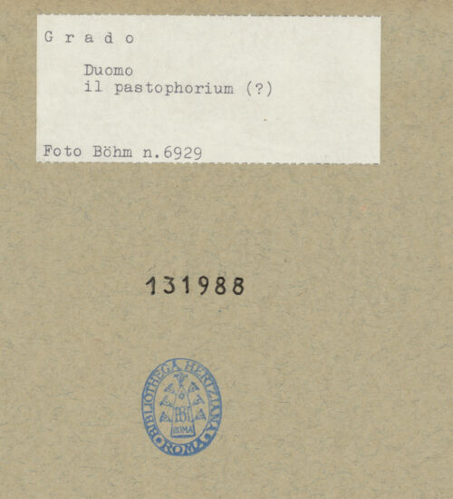 Rückseite von Böhm [https://www.deutsche-digitale-bibliothek.de/content/lizenzen/rv-ez/] Fußboden des Mausoleums von Marciano - Teilansicht von Westen, bh131988_recto. Foto: Böhm, Osvaldo.